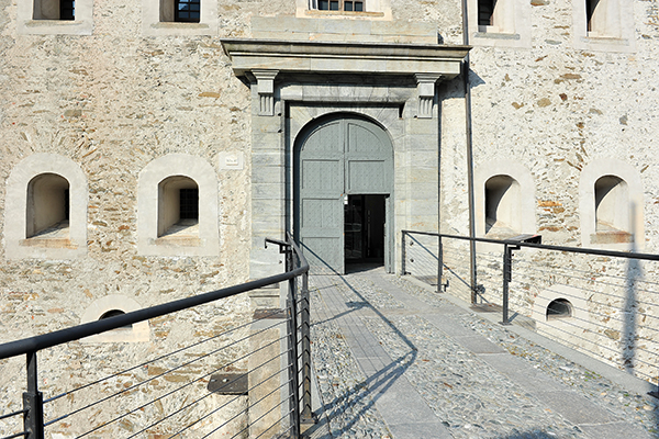 Uno dei due accessi al cuore della fortezza. (Foto: Massimo Mormile)