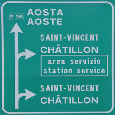 Segnaletica indicante l'uscita autostrada Saint Vincent - Chatillon. (Foto: Massimo Mormile)